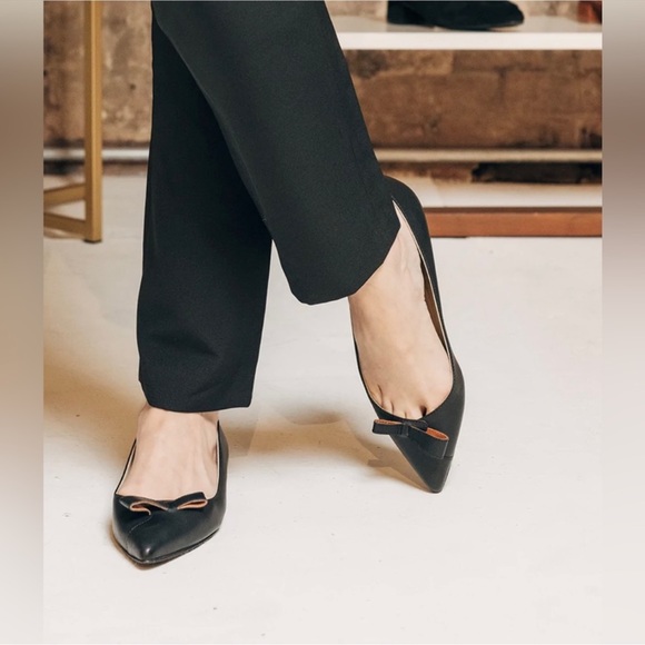 Sarah Flint Natalie Pointed-Toe Flats in Black Vachetta
Size 36 US 6 - Picture 10 of 13